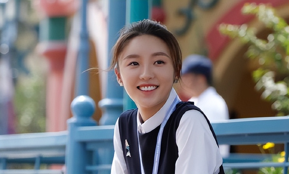 黑红小花张月：质疑整容上位不雅，演绿茶遭网暴，新剧逆转口碑