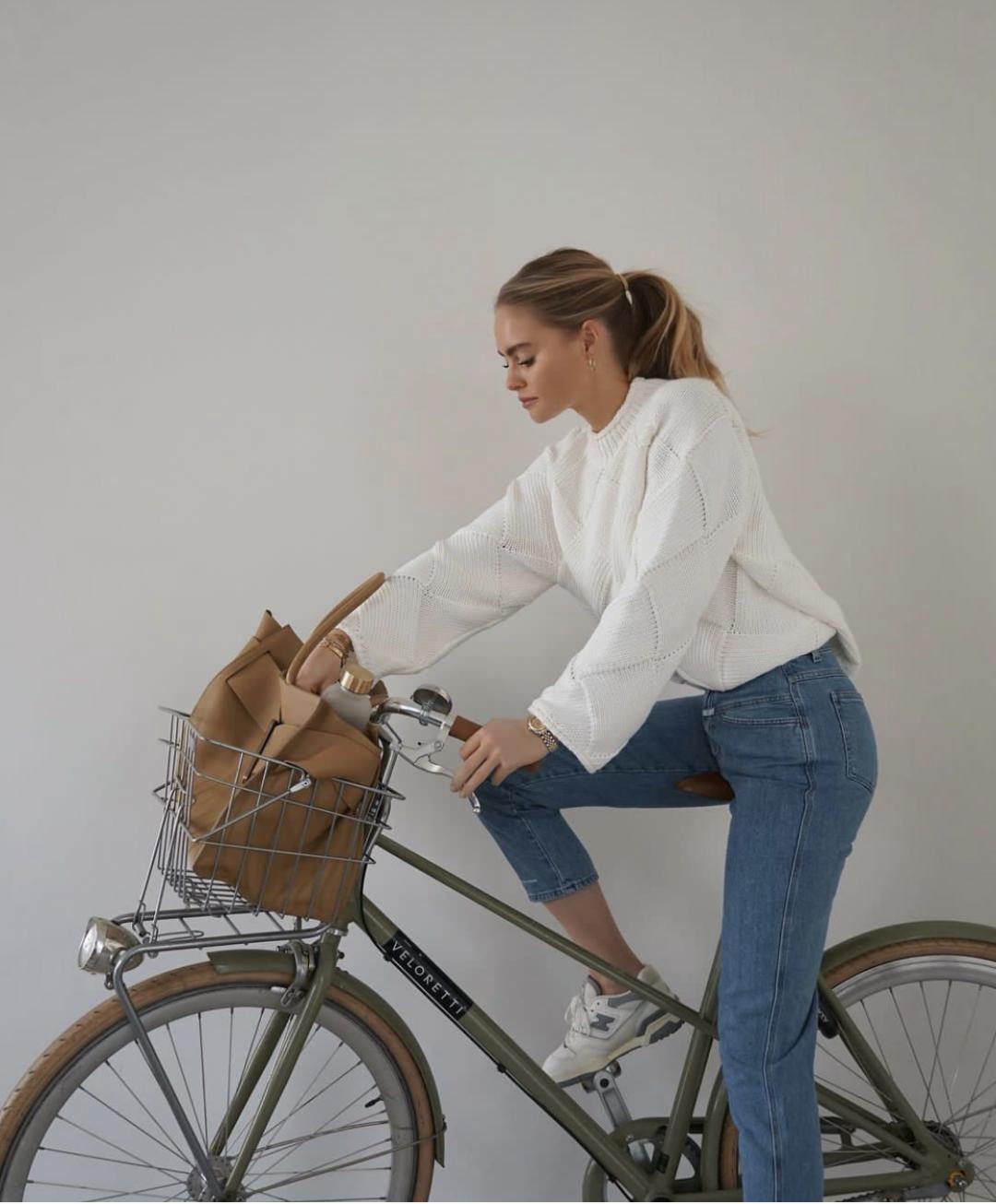 最近Bella让这双复古球鞋重新火起来了！火到一鞋难求