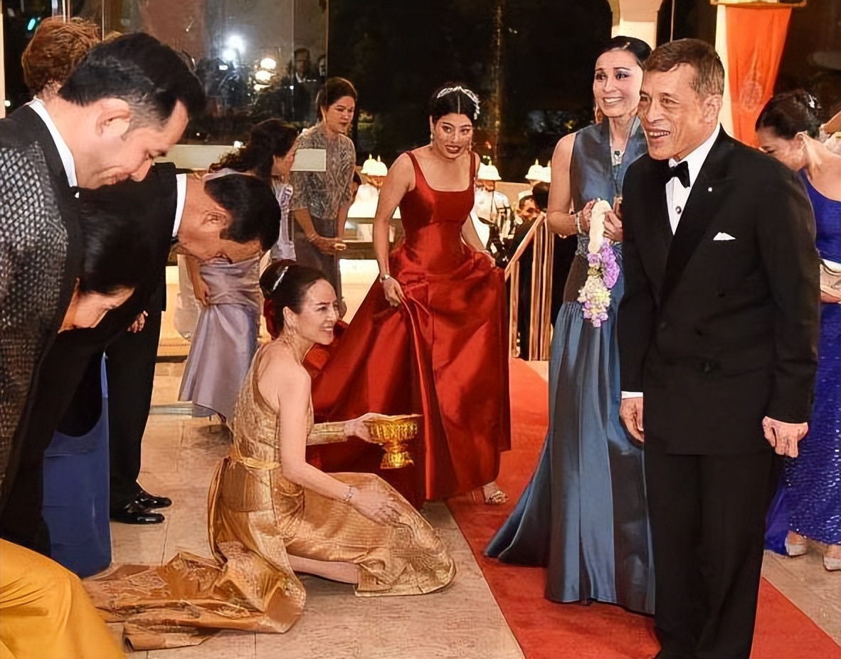 泰国拉玛十世王后照片,泰国国王拉玛十世图片