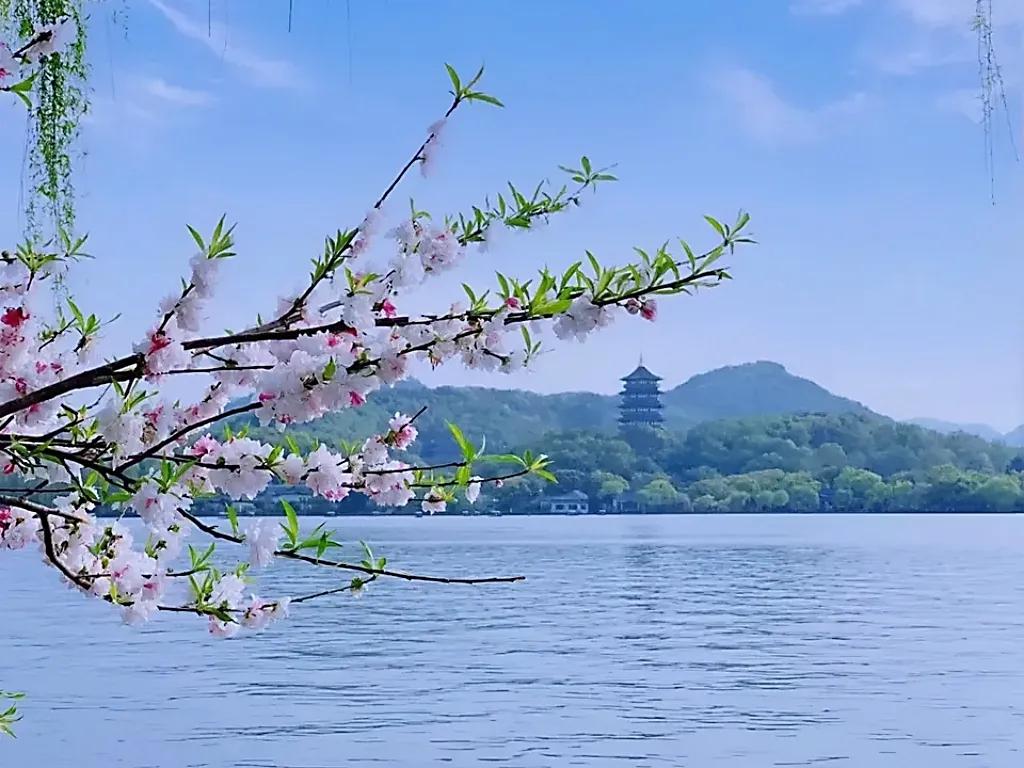 笛唤春风起/陌上人如玉/诗书半卷长相忆