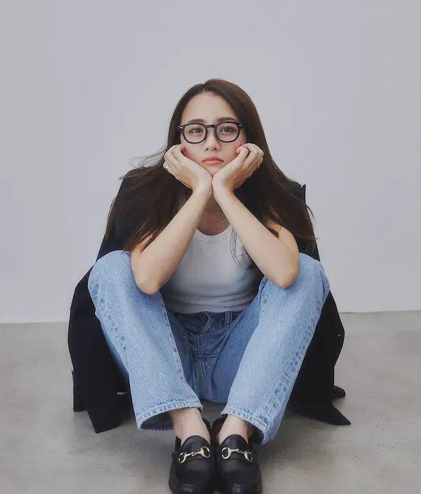 方形眼镜适合哪些穿搭,眼镜时尚搭配