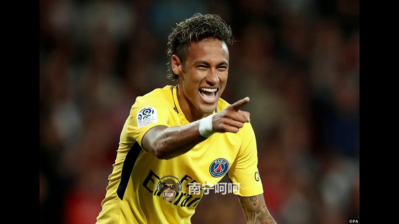 巴西一哥历史最高转会费,世界足坛第一个身价过亿的是谁