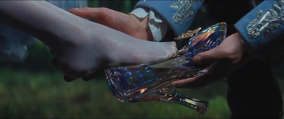 灰姑娘水晶鞋故事完整版,灰姑娘的水晶鞋童话故事