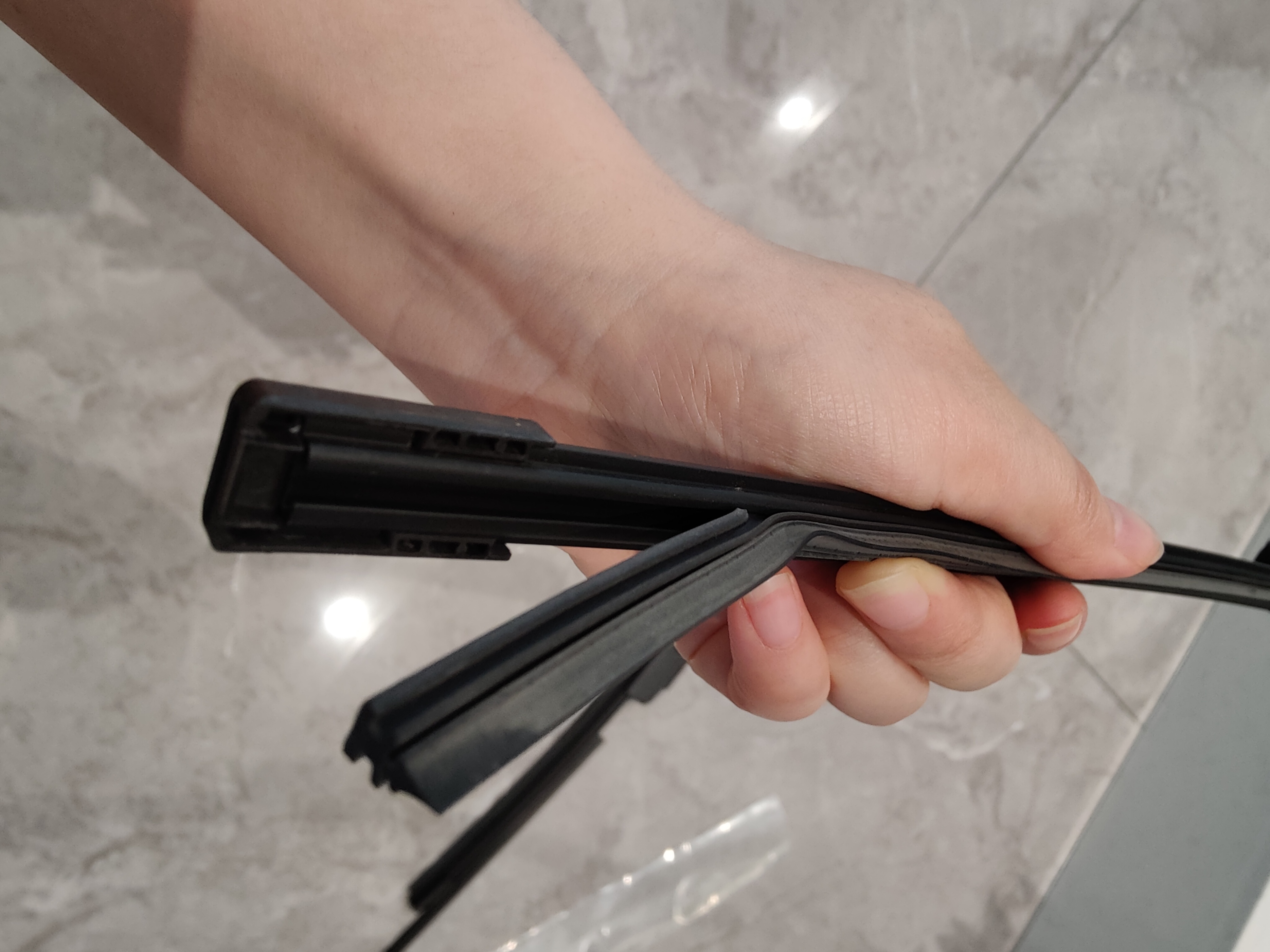 昂克赛拉原装雨刷胶条更换,马自达昂克赛拉如何更换雨刷胶条