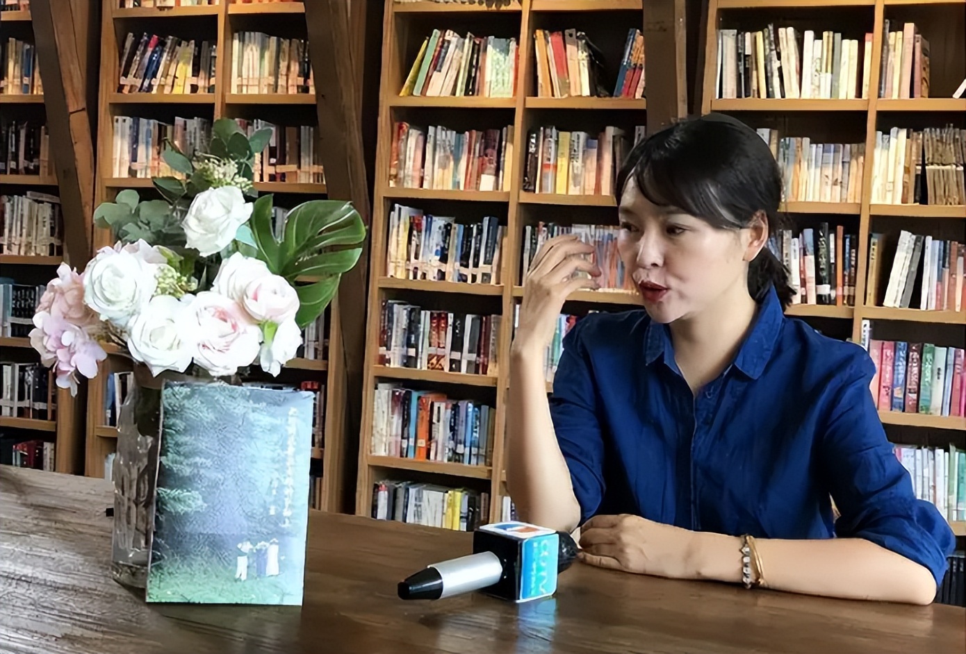 汶川地震哭泣的女主持人,汶川地震哭着播报主持人现状