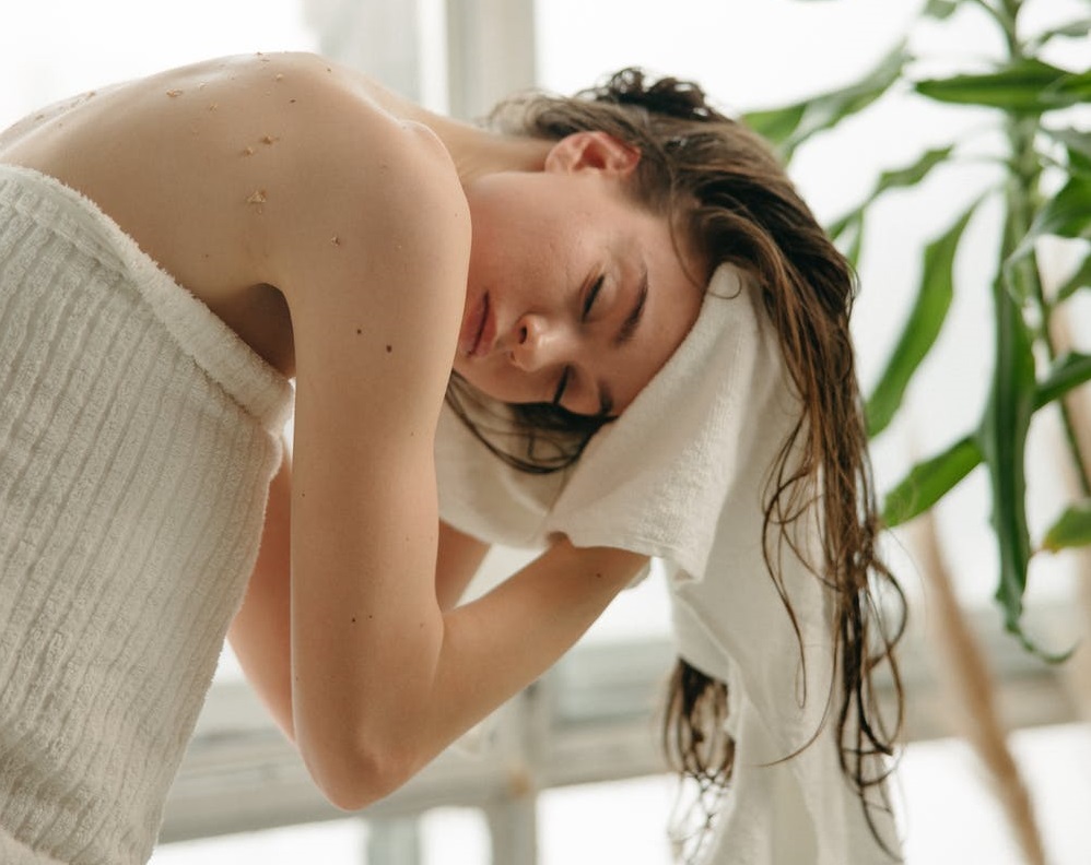 如何让发型时尚起来有光泽,让头发蓬松一点点的发型