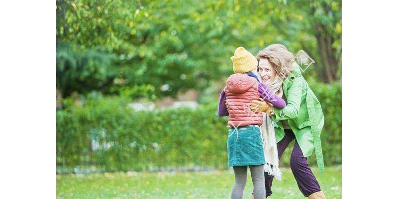 92岁老妈去世留下三个智障儿子,78岁老妈去世后三个女儿争房产