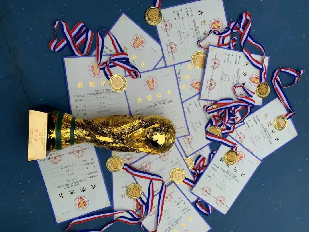 校园足球｜五华县高级中学：孔玲、温丽梅：没有我们拿不下的比赛