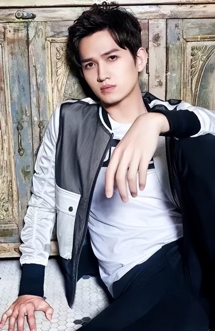 盘点6个红不起来的男明星,红得一塌糊涂的4位明星