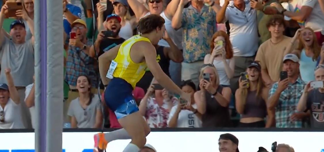 6米21!极限是天空!瑞典撑竿跳天才再破世界纪录,怒吼空翻庆祝