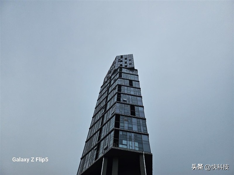 三星galaxyzflip防水测试,三星折叠手机zflip5防水吗