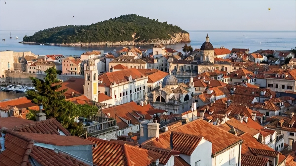 世界足球强国，有地球之眼、海景沙滩、城堡宫殿，中国九寨沟美景