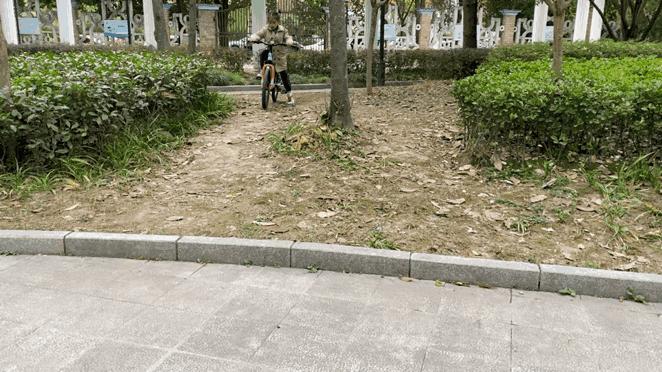 可以让小孩玩的越野车,柒小佰儿童变速山地自行车测评