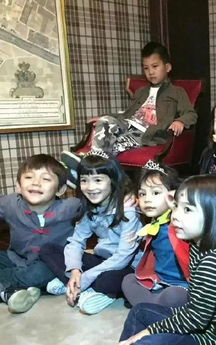 被时代洪流裹挟年轻人,被流量裹挟