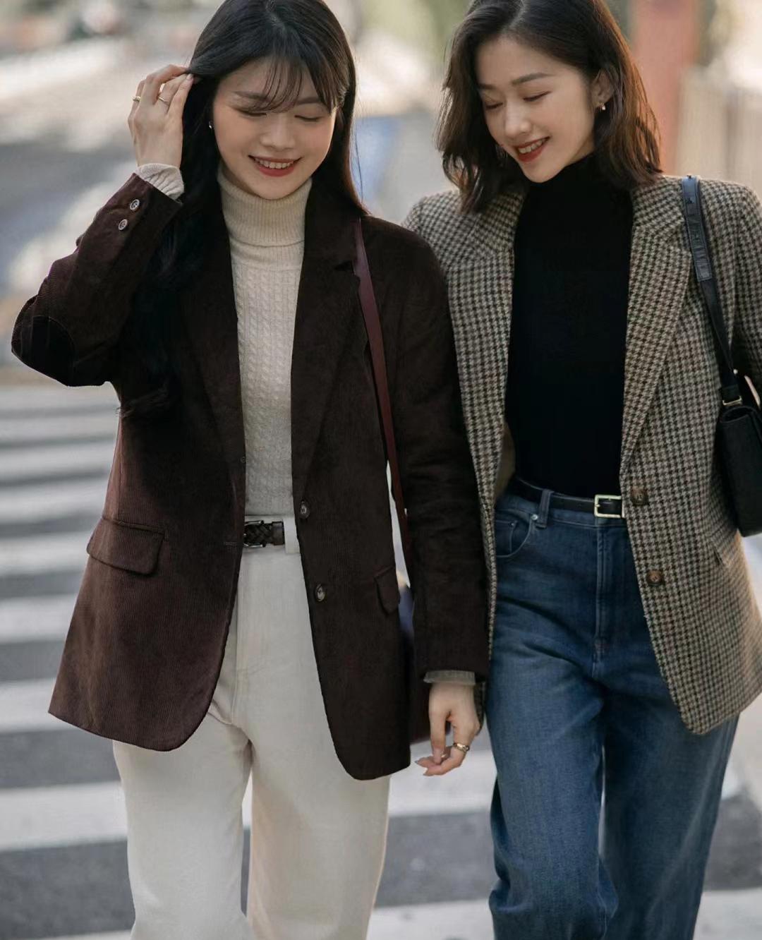 春天穿双面西装搭配什么裤子和鞋,休闲修身西装搭什么裤子好看