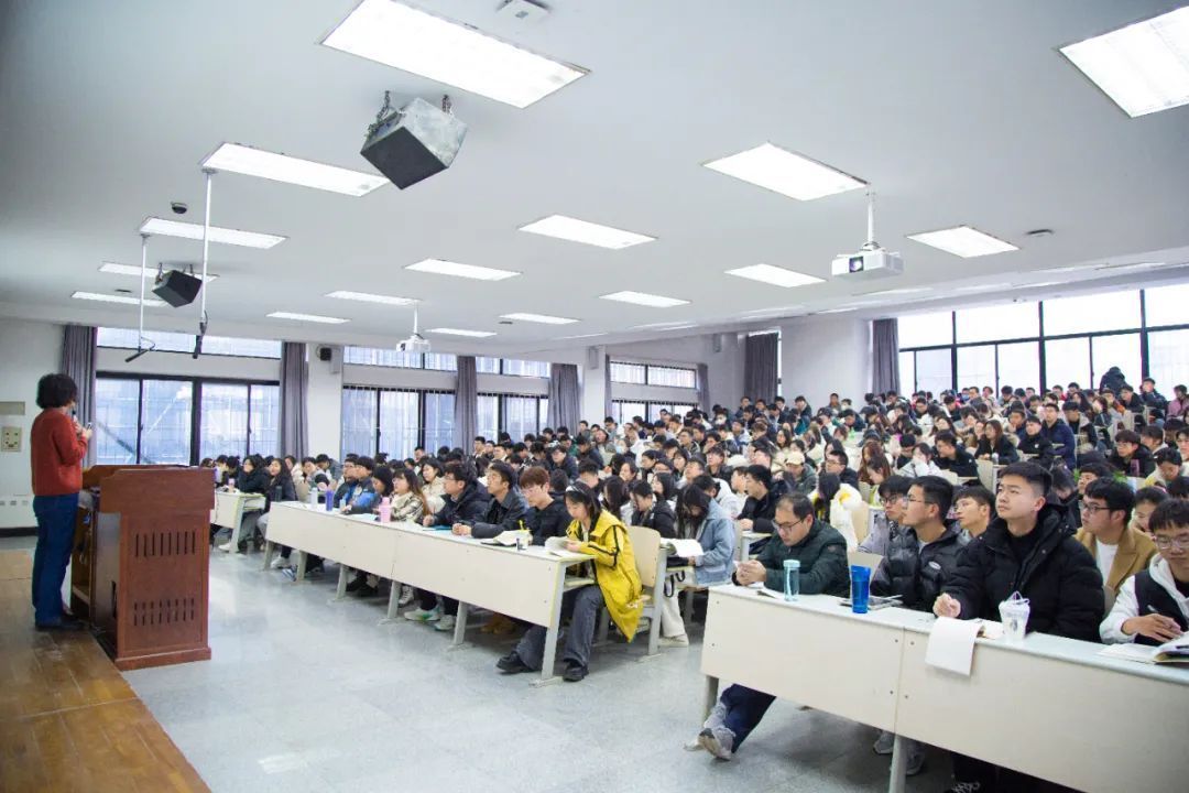 数字+干货，选择大连理工的8大理由！欢迎电联！