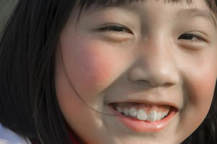 学会正确的夸奖孩子，从这3点针对青少年心理，孩子更优秀