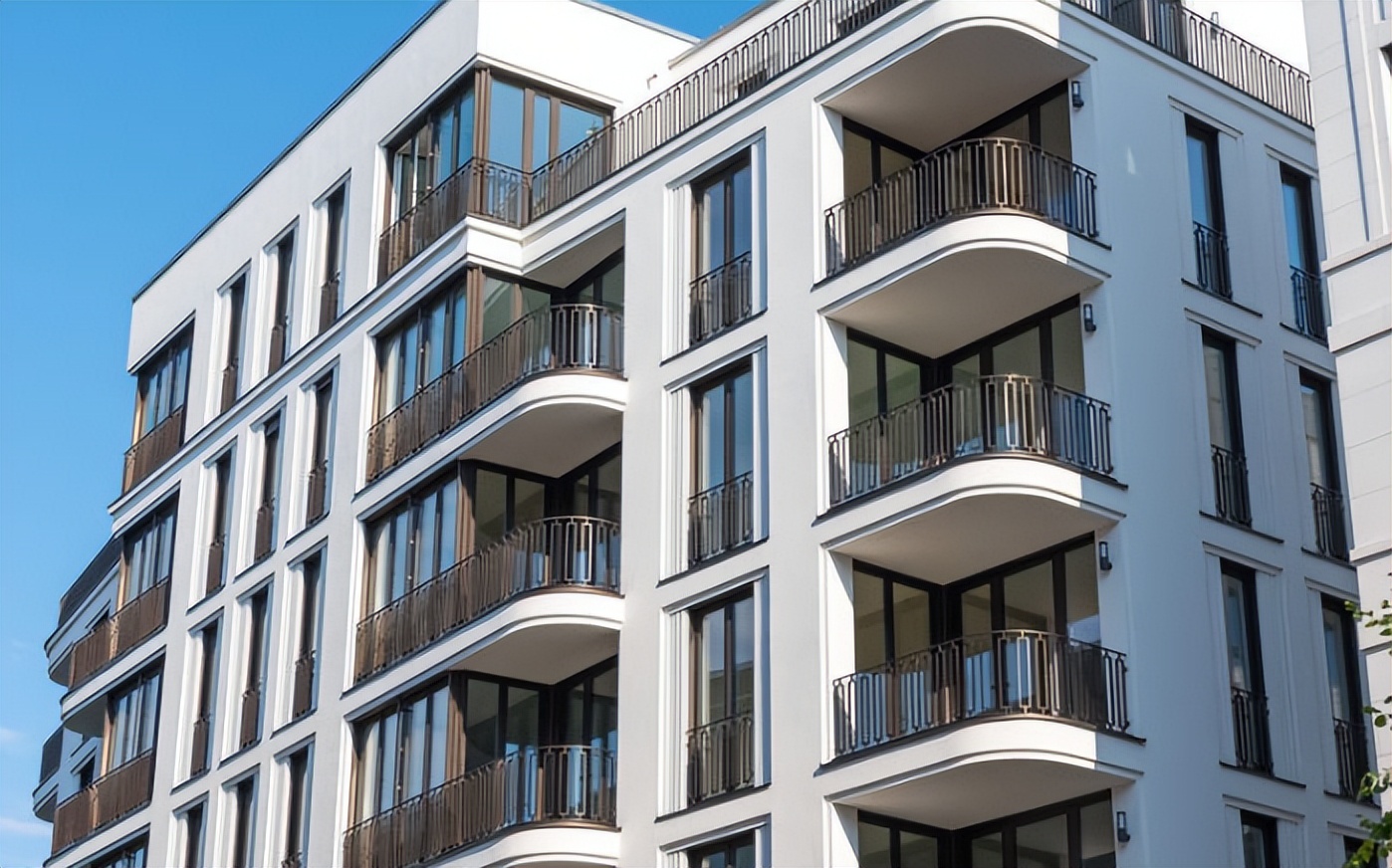 养父母靠煤气养大女儿20年后寻亲,养父扛煤气罐供女孩读到博士