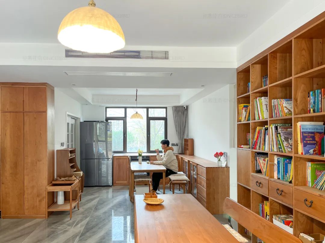 山东又上一分！烟台业主新古典风格客餐厅，樱桃木真的很温润