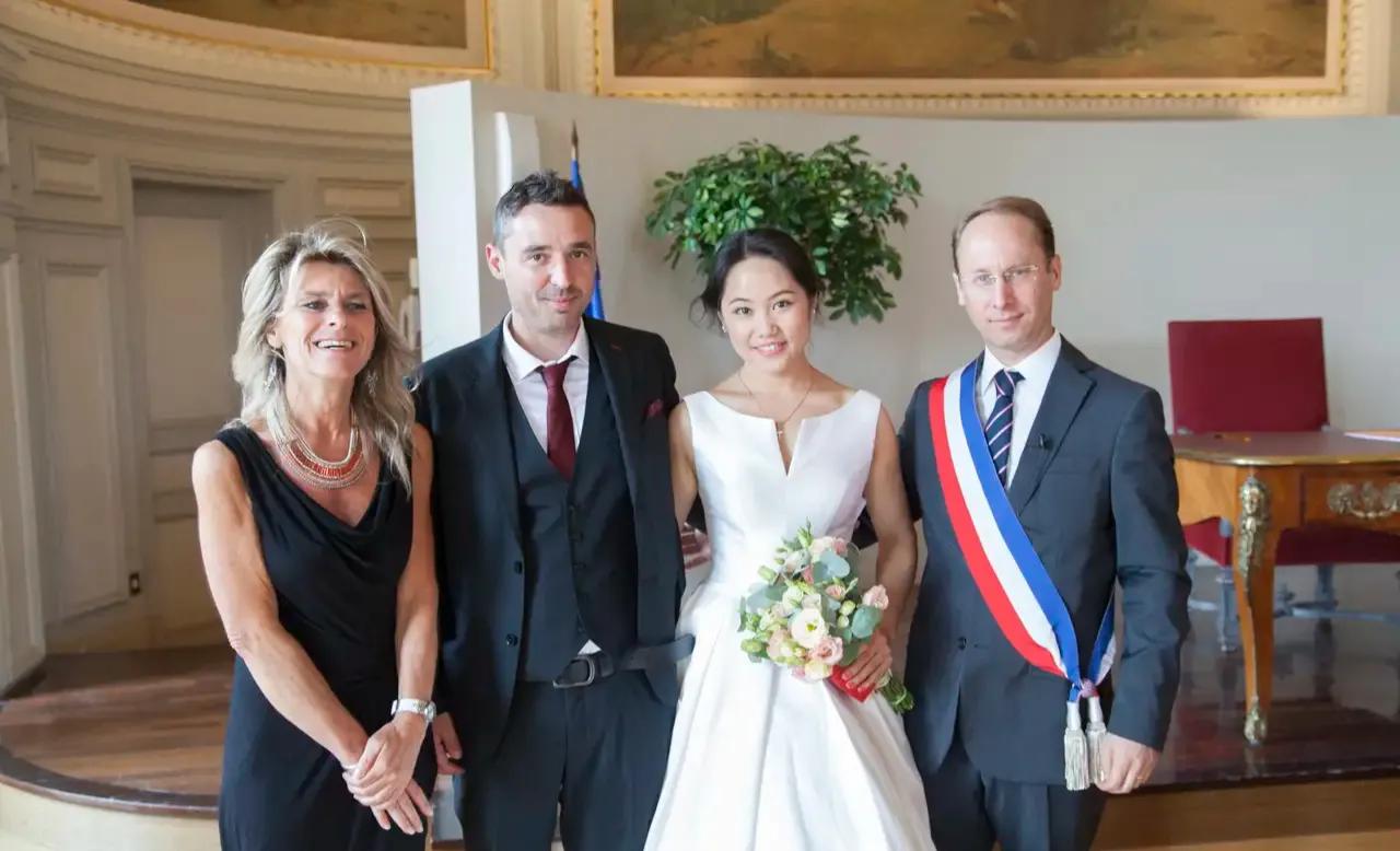 80后*疆新**美女闪婚法国老公，生下一个混血儿，第一次见面就要娶她