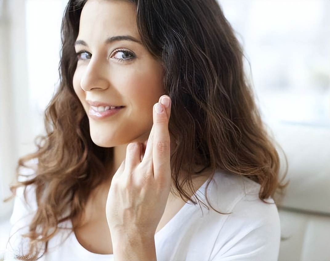 女性屁股中间毛太多，正常吗？能不能直接剃掉？医生劝你手下留情