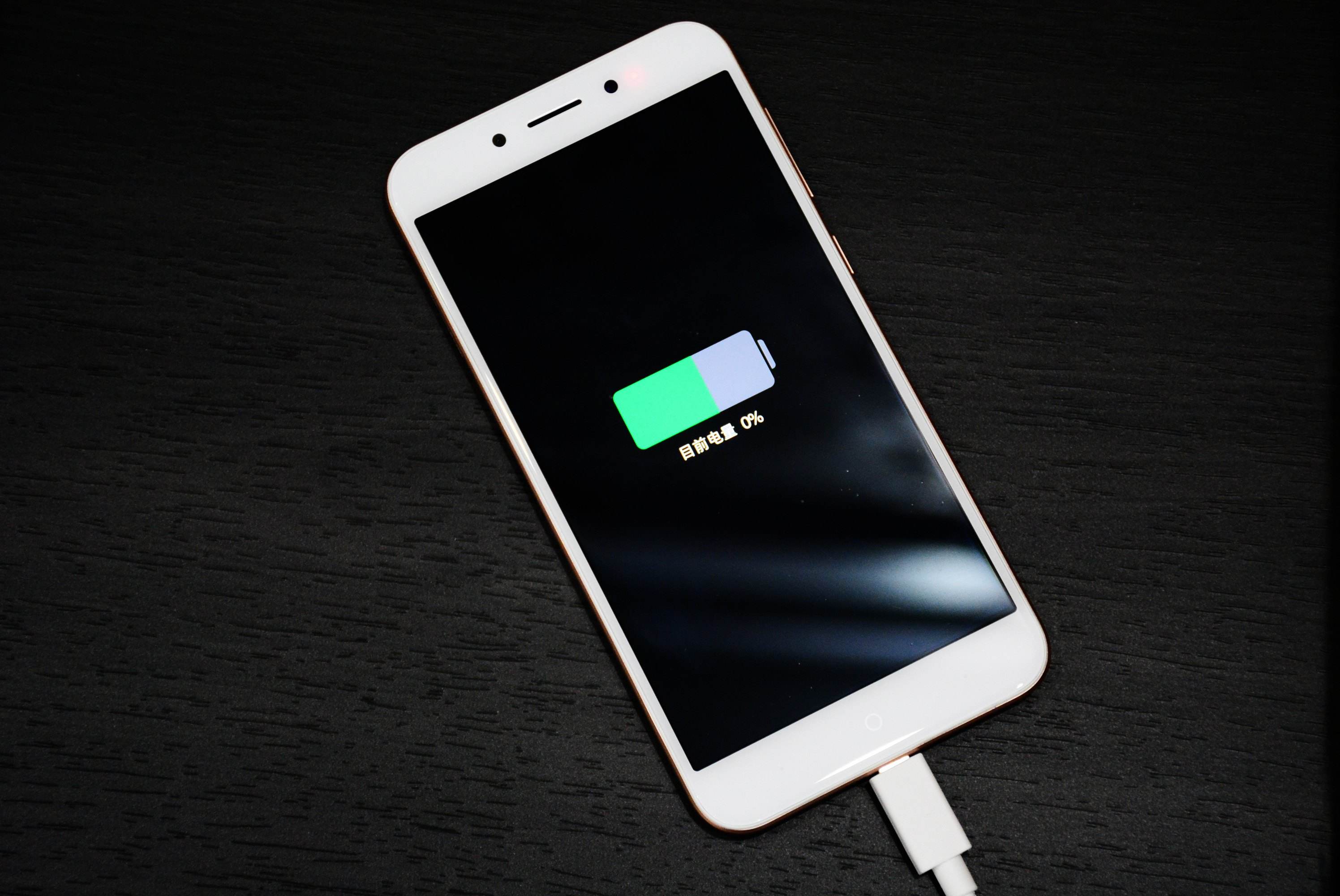 手机电量要全部用完吗,手机电量要完全用光才去充电吗