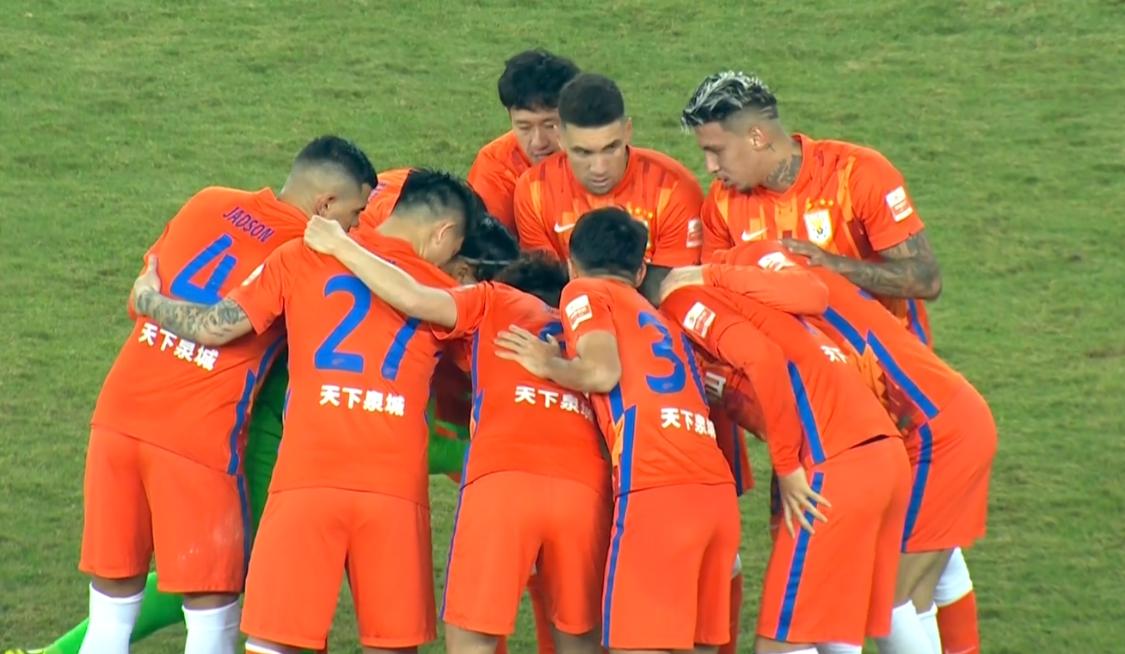 中超最新积分榜:三镇领跑,前四升班马占三席,广州又跳出降级区