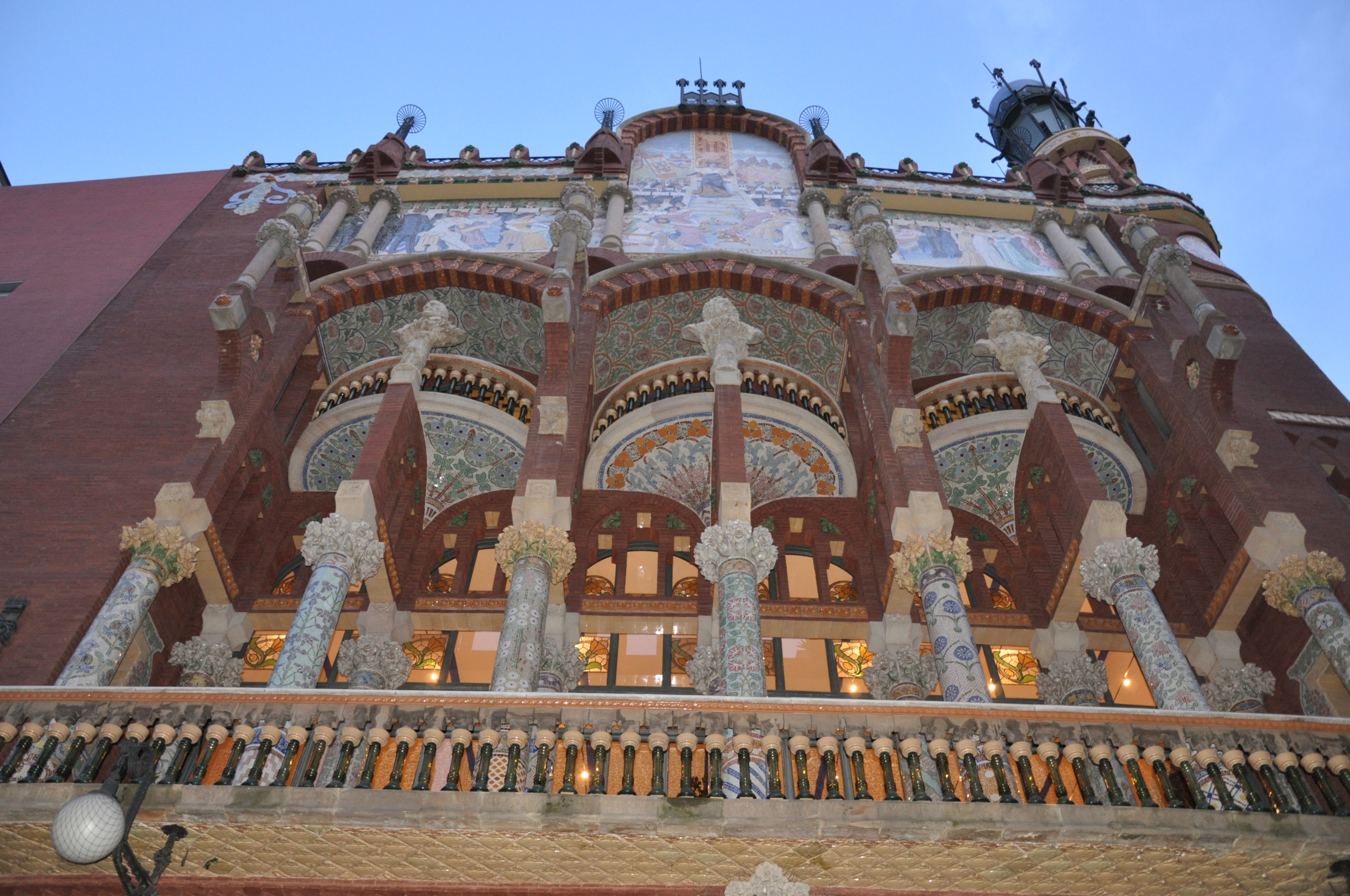 巴塞罗那高迪的作品,巴塞罗那建筑师高迪