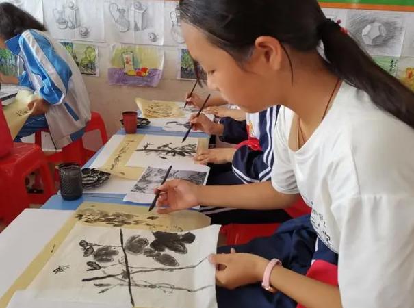 初中学校黑板报画,初中生黑板报走红