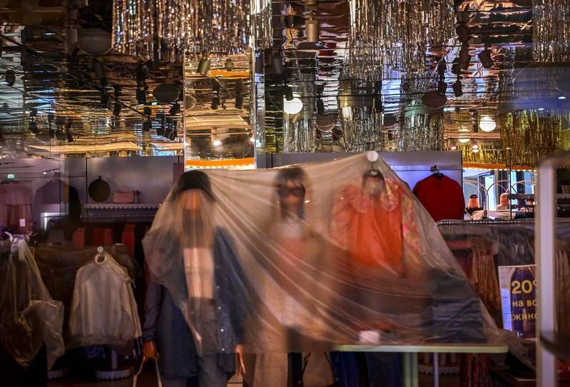 *交性**易泛滥、代孕合法，乌克兰女性是怎么沦落到今日地步的？