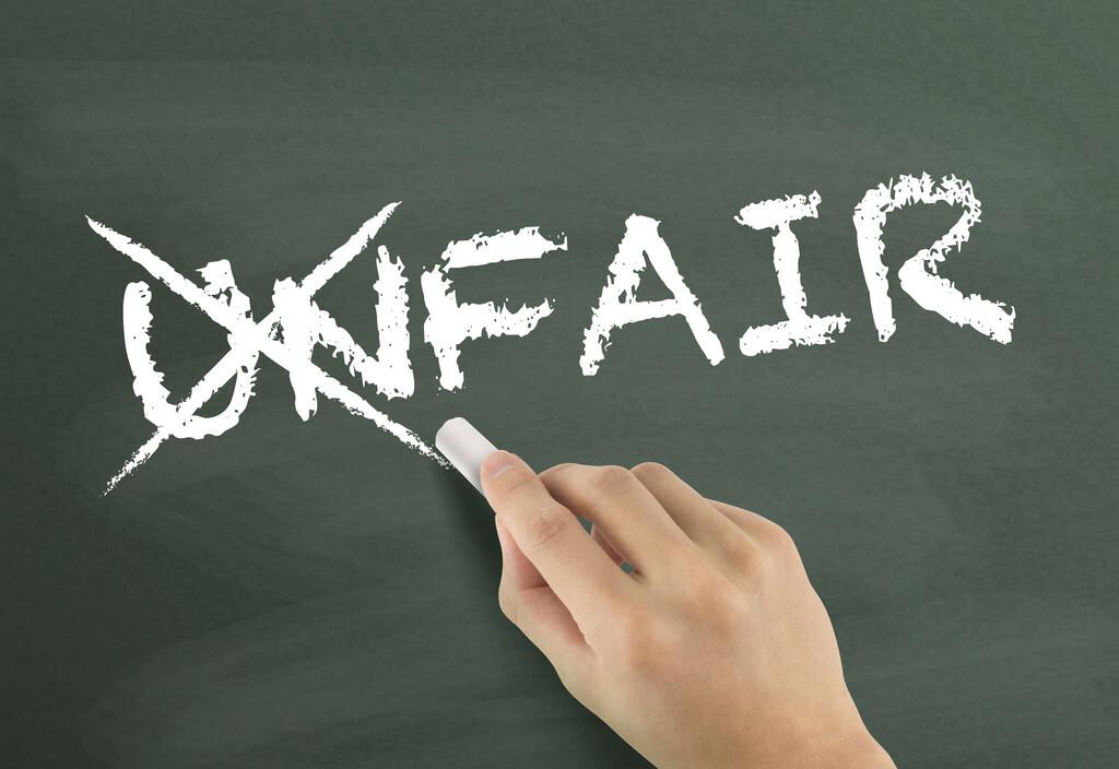 UP主“非洲飞哥”欲花高价购买宅基地盖房，这种行为在我国合法？