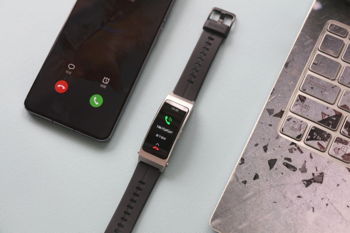 手环耳机二合一华为b7上手体验,华为什么时候发布新款B7手环