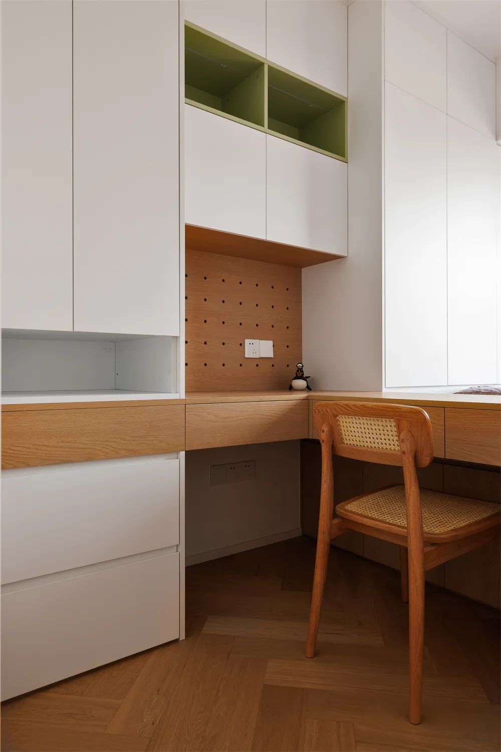 95后小夫妻二手房翻新,95后小夫妻返乡改造老房子