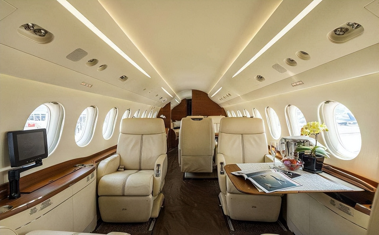 美国小伙买25万机票,美国男子25万买飞机票