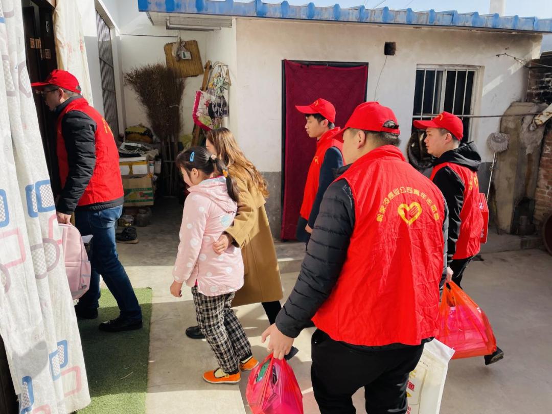 学雷锋精神青少年志愿活动价值,学雷锋树新风争做雷锋精神弘扬者