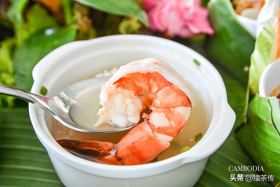 五星级的金边圣卡酒店,眺望洞里萨湖按摩SPA泳池设施俱全