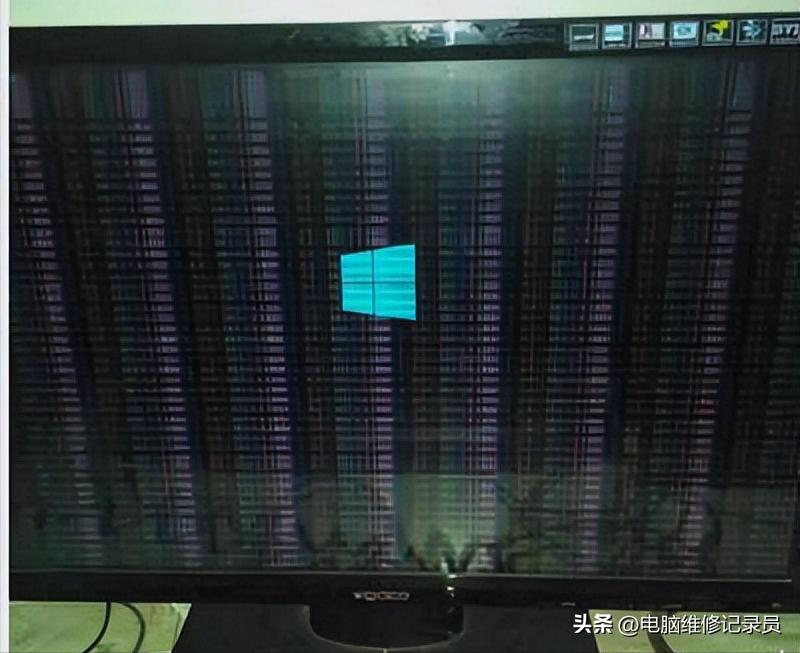 电脑看视频花屏什么原因,电脑开机出现条纹花屏是什么原因