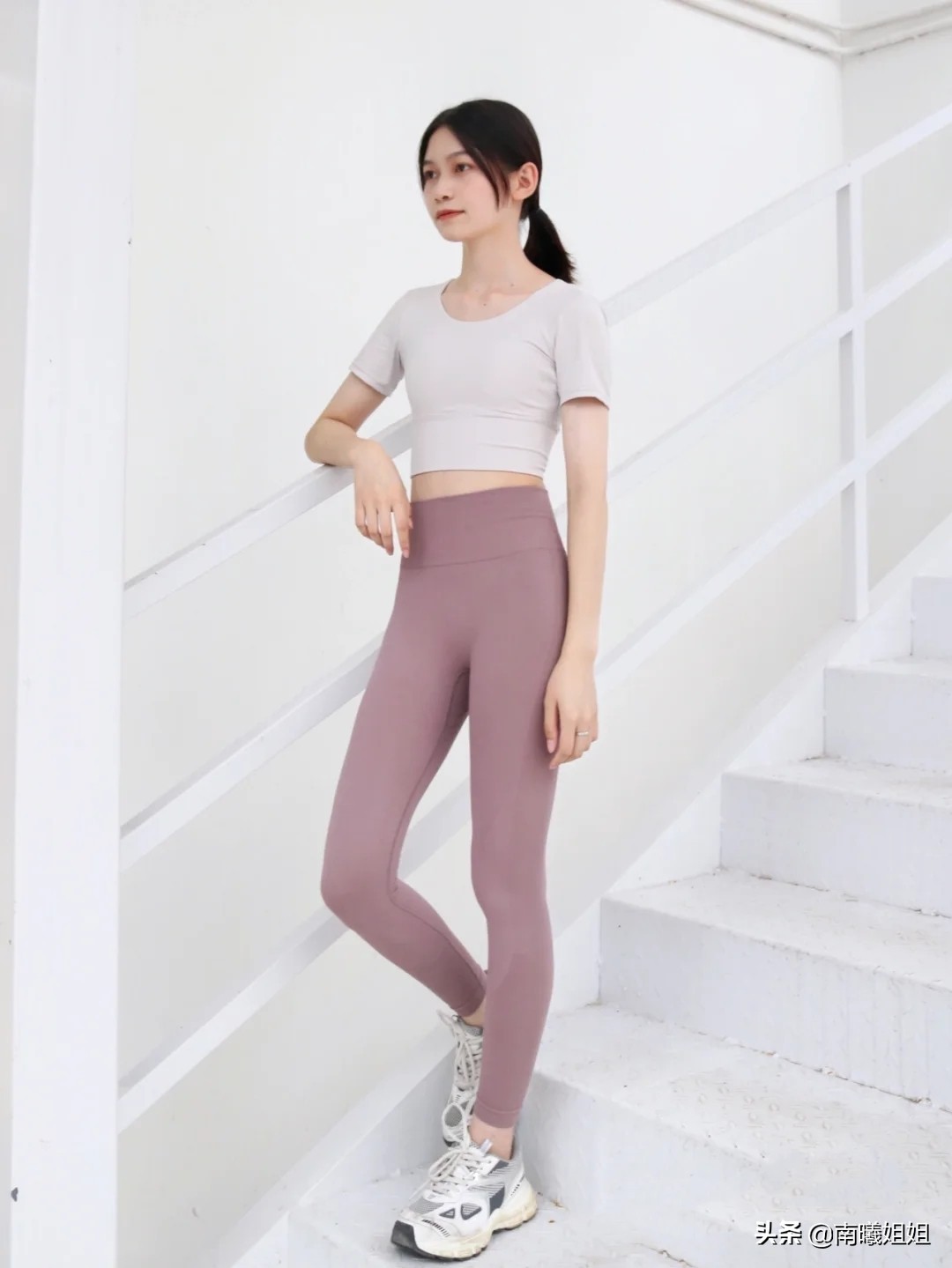 我对“无痕裤”的偏见，在看到这些素人街拍后变了，百搭又显瘦