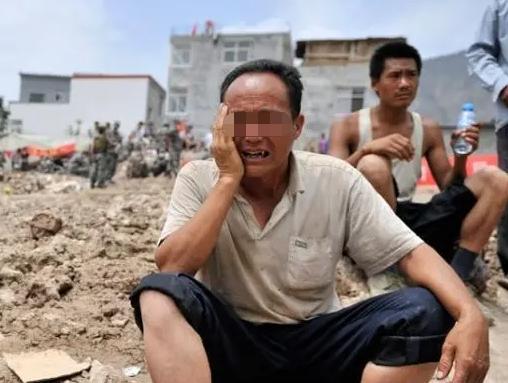 2005年,吉林山村尴尬事,村民深夜睡觉总尿床,老人:真丢人怎么见人