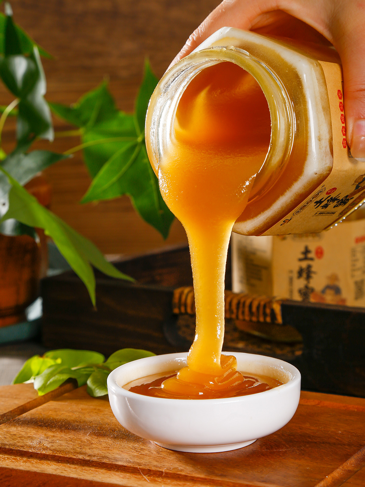 土蜂蜜价格100元一斤,土蜂蜜100%纯蜂蜜多少钱一斤合适