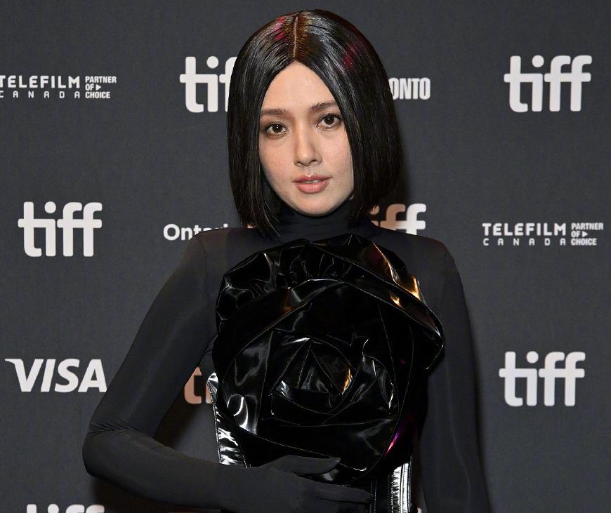 娱乐圈的明星为什么变化那么大,娱乐圈毫无预兆突然变脸的明星