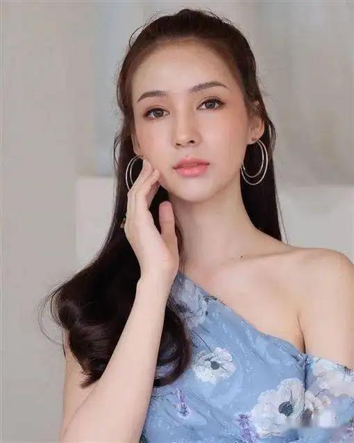 跨性别大亨购买环球小姐选美比赛