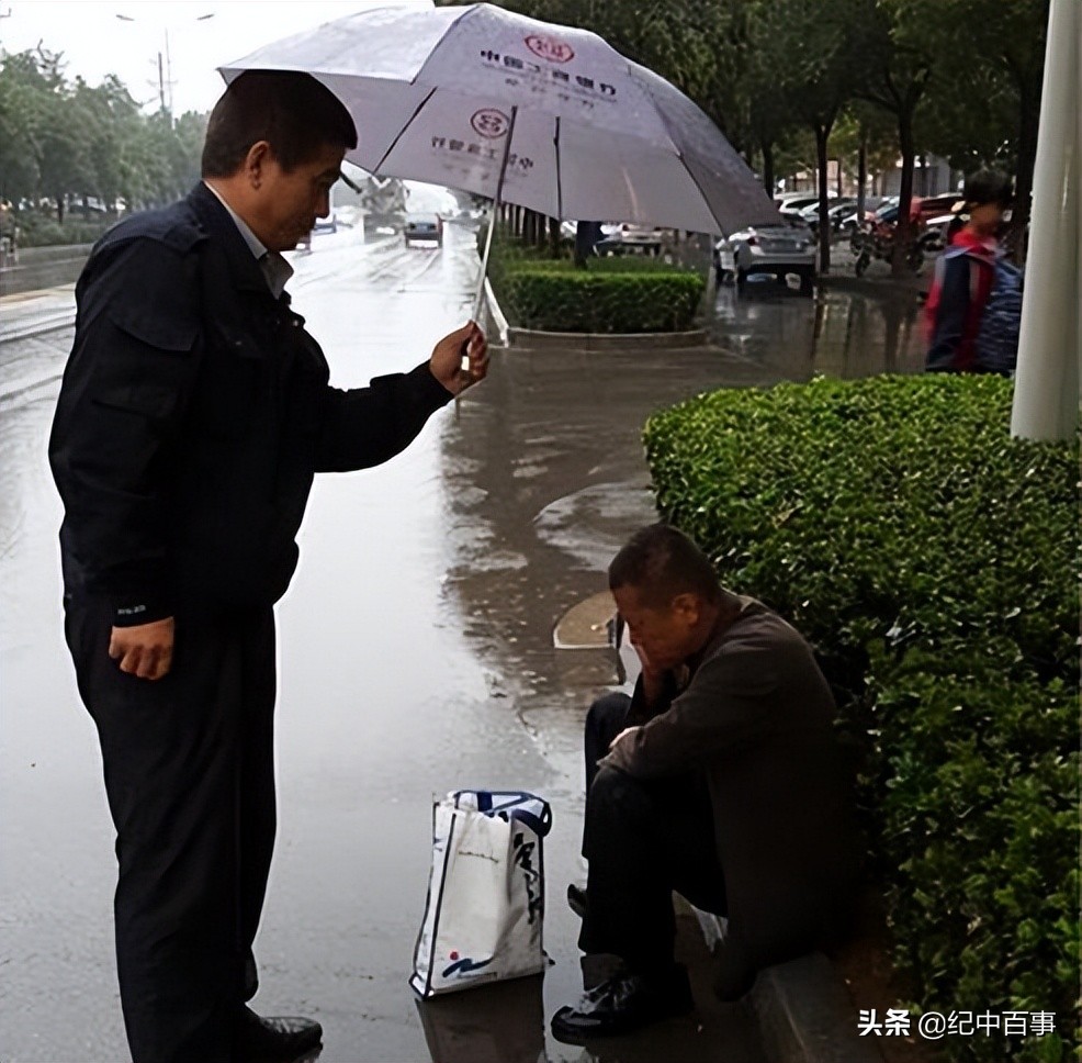 小女孩得了白血病因为穷放弃治疗,13岁女孩患白血病求妈妈放弃治疗