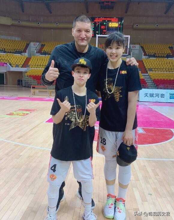 女篮队员李月汝身高简介,中国女篮大中锋李月汝今何在