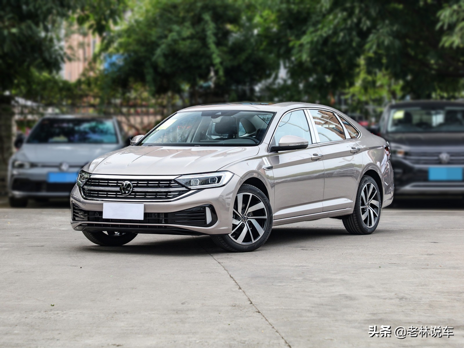 速腾和思域驾驶感受对比,开惯了自己的车开别人的车很别扭