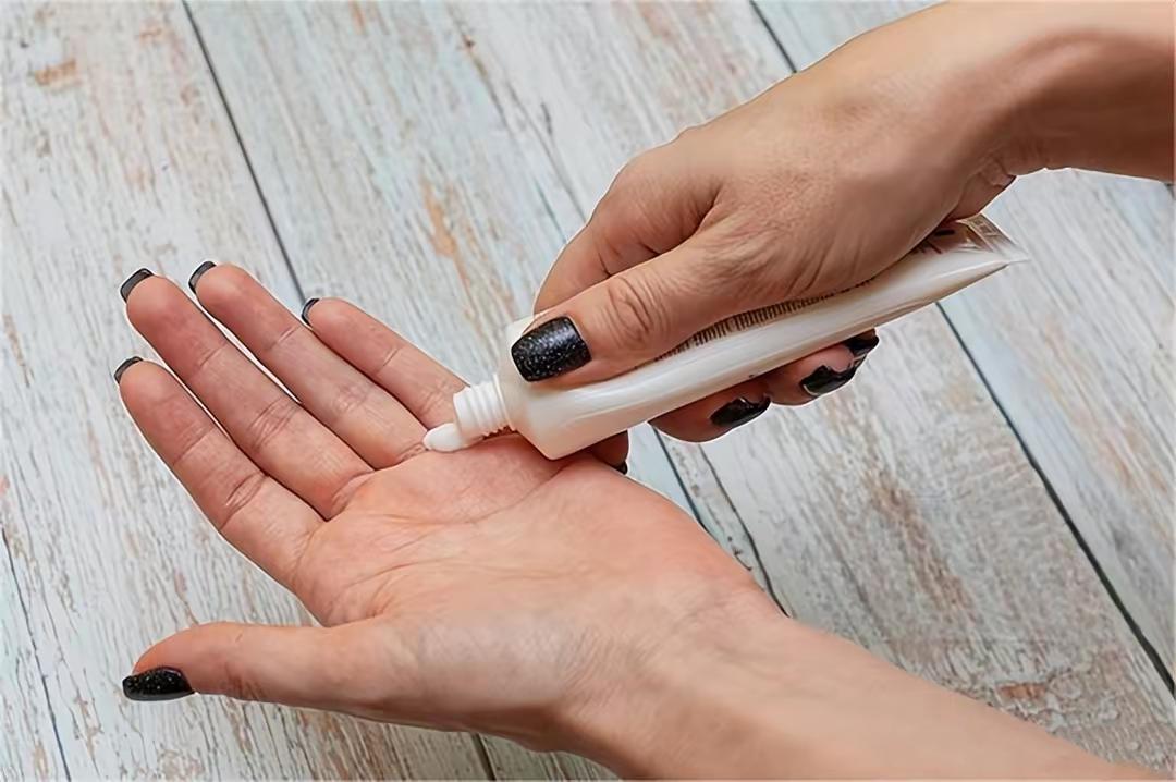 治疗皮肤带状疱疹的药膏有哪些,湿疹疱疹需要注意些什么