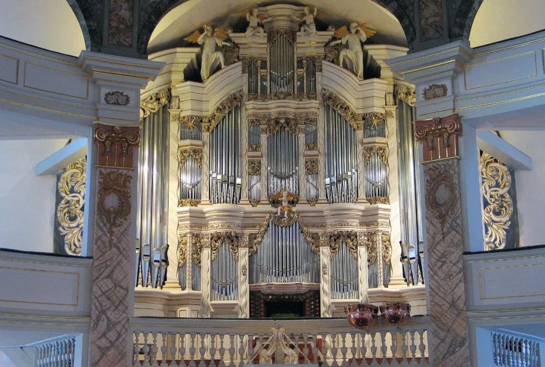 巴赫钢琴跨几度,巴赫钢琴评价