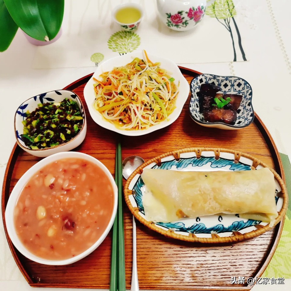 47岁大姐晒一人食走红,山东一位大姐退休