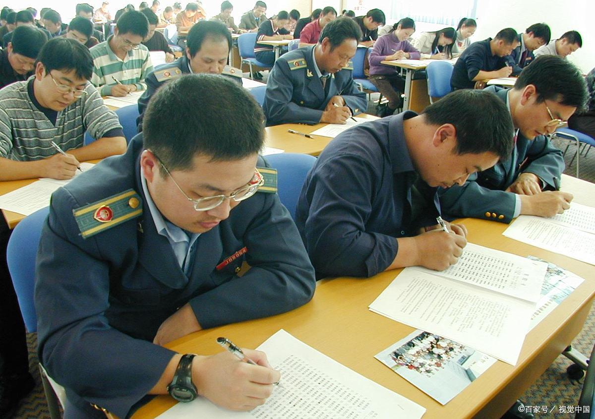 老百姓没钱了？社会上跟着出现了4个明显变化，对普通人影响很大