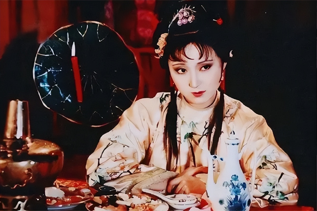 贾政为何喜欢粗俗的赵姨娘,贾政为何讨厌王夫人偏爱赵姨娘